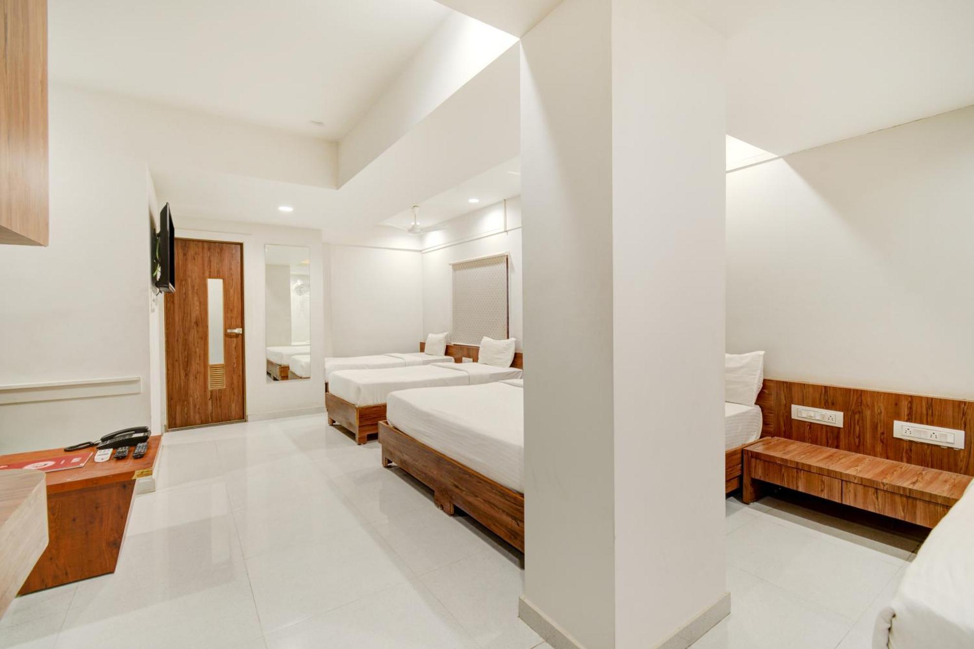 Hotel Desert Inn Tharad Exterior photo