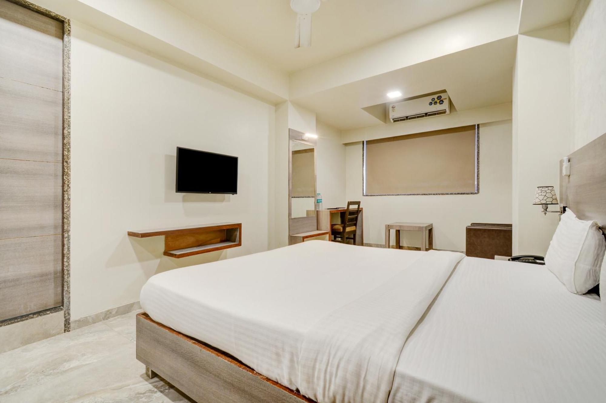 Hotel Desert Inn Tharad Exterior photo
