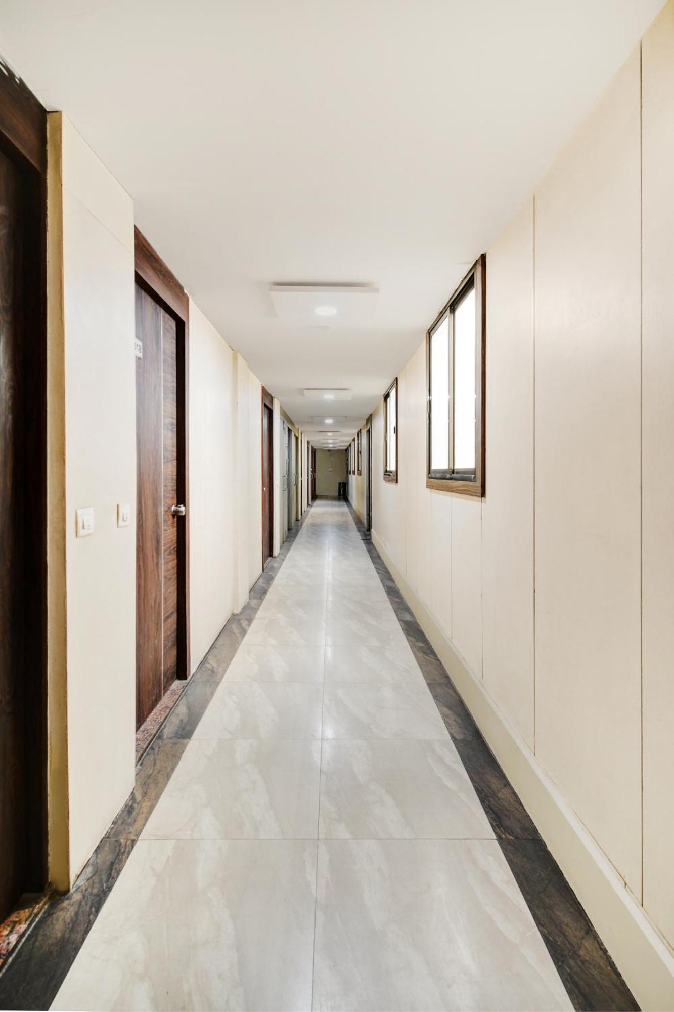 Hotel Desert Inn Tharad Exterior photo