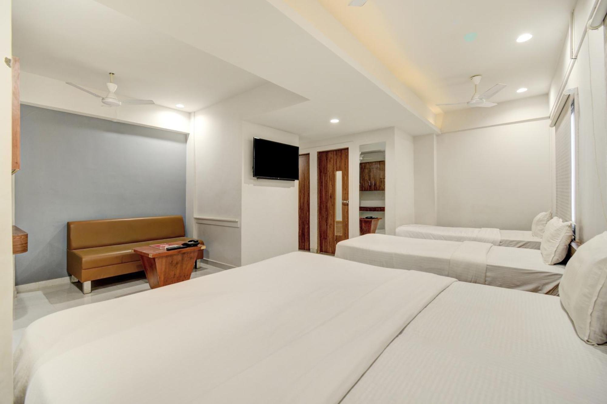 Hotel Desert Inn Tharad Exterior photo