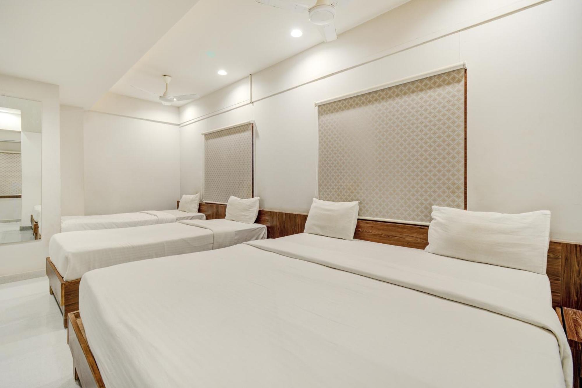 Hotel Desert Inn Tharad Exterior photo